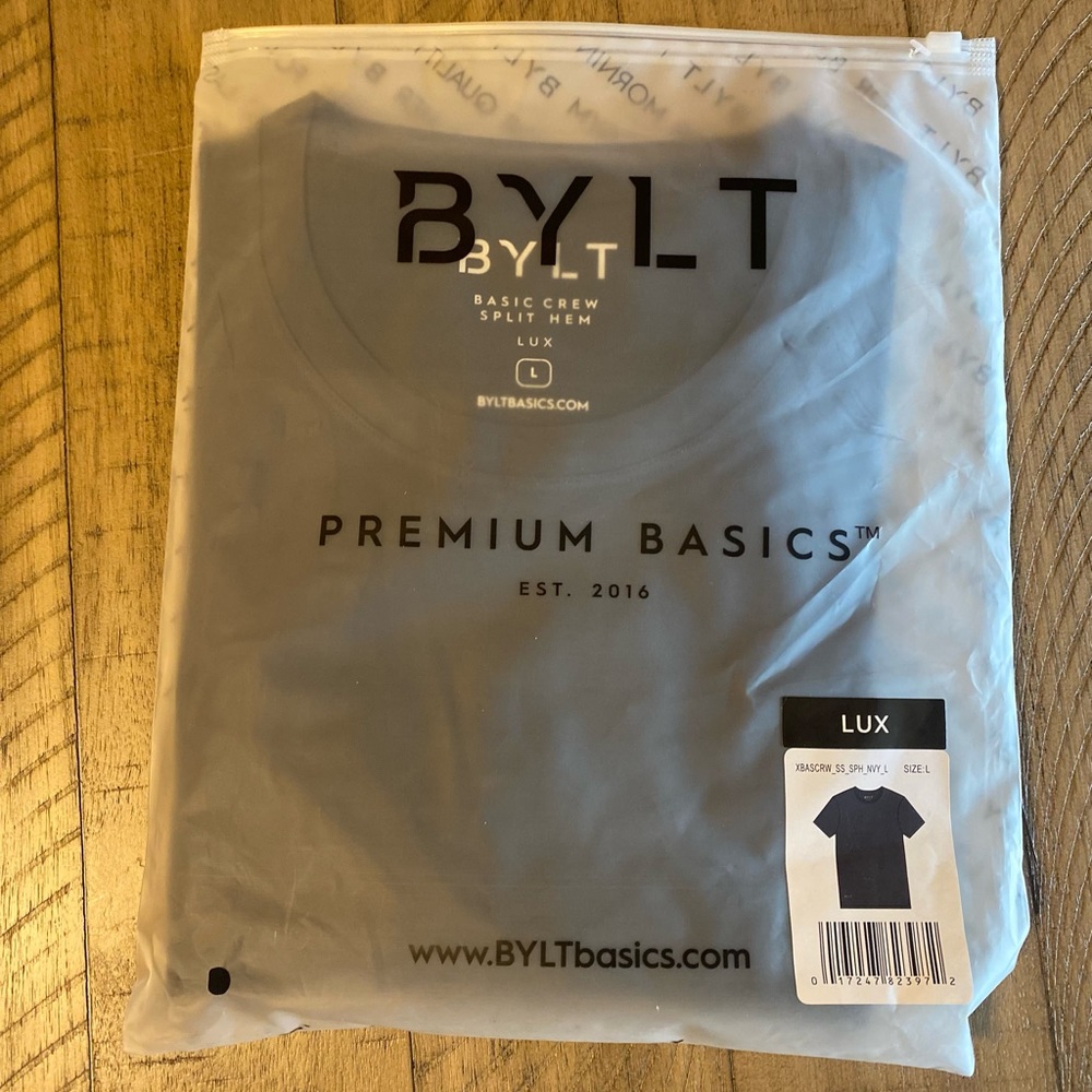 BYLT LUX BASIC CREW SPLIT HEM SIZE LARGE